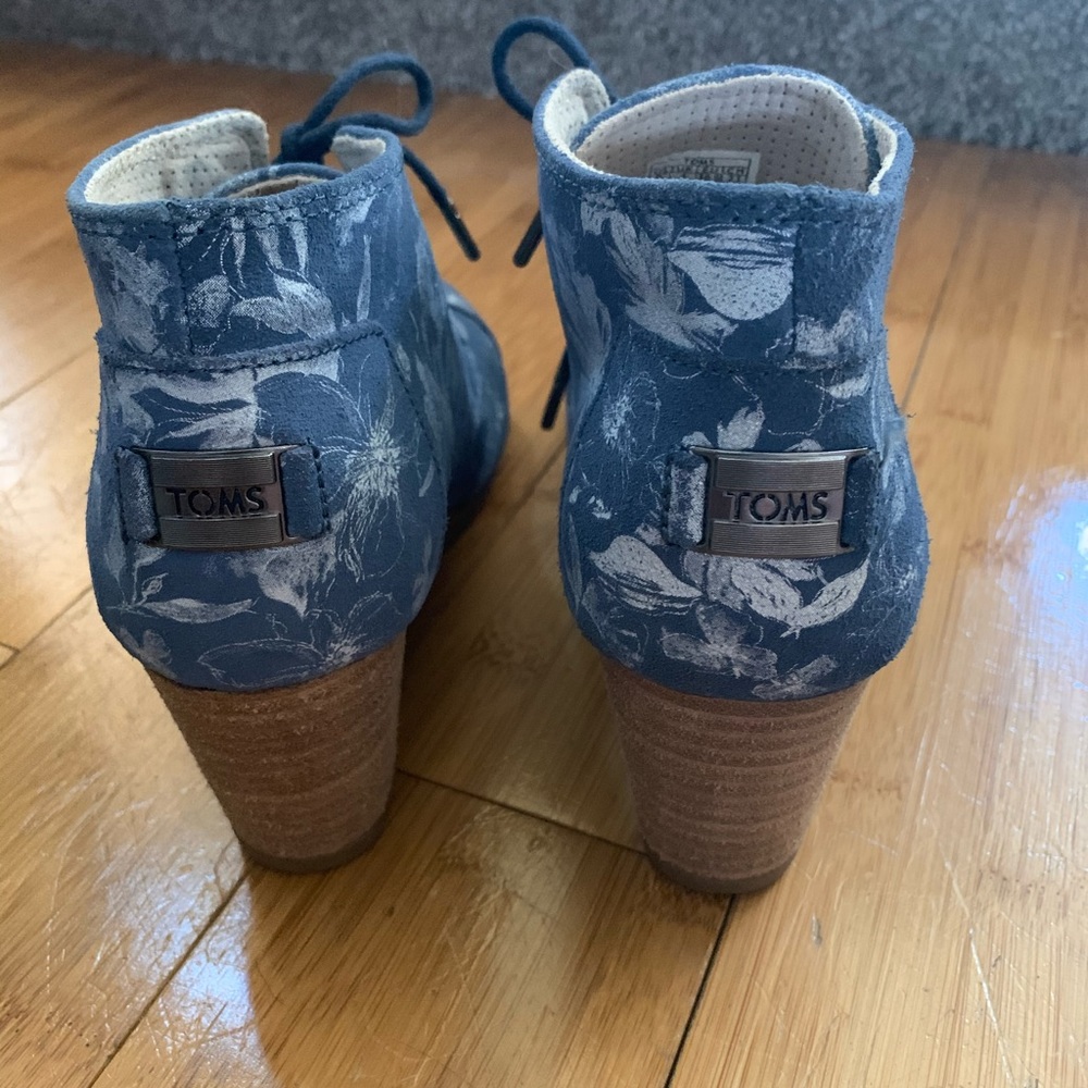 Toms